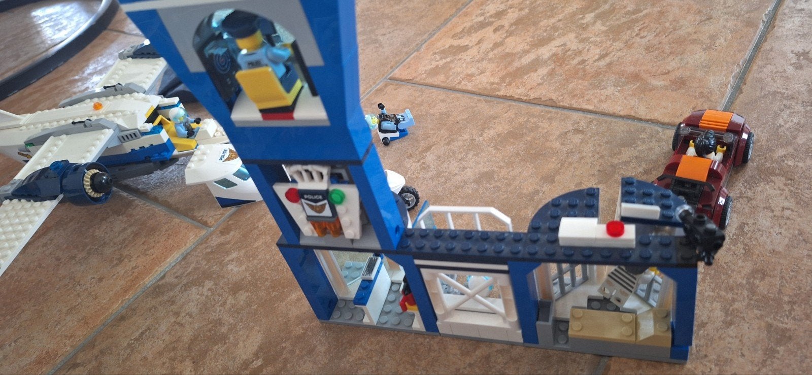 LEGO City 60210 Politiebureau met vliegtuig, auto en boot, City, Lego, Compleet, Ophalen of Verzenden