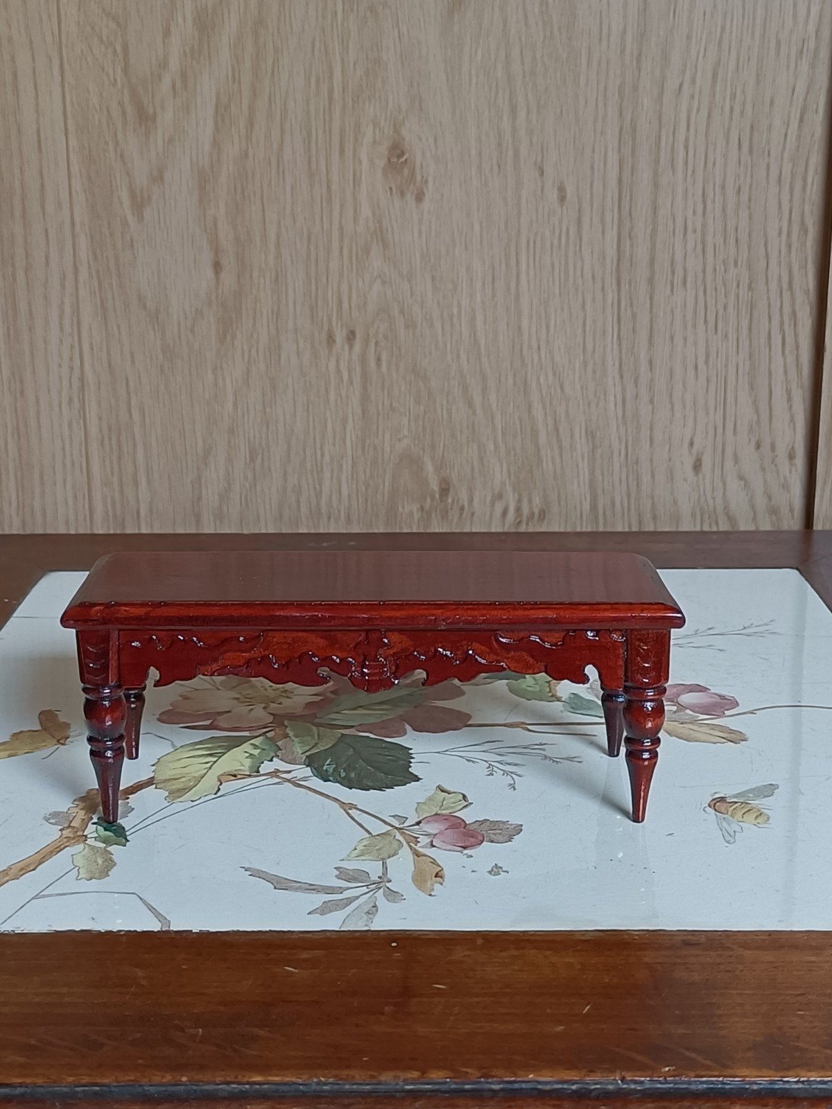 Tafel poppenhuis Victoriaanse stijl1:12, Verzamelen, Poppenhuizen en Toebehoren, Ophalen of Verzenden, Zo goed als nieuw, Poppenhuis