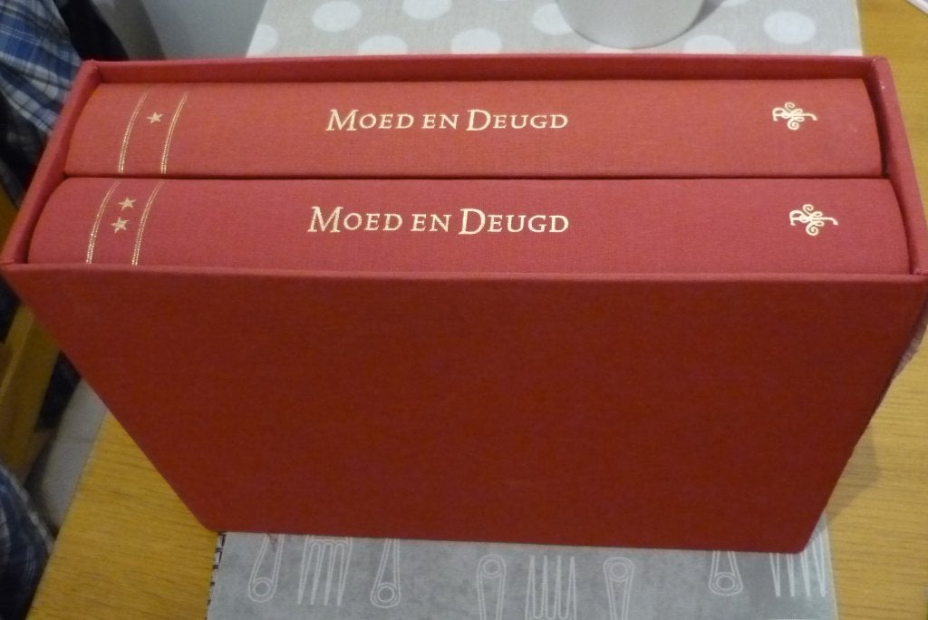 Boeken  "Moed en Deugd" 2delig, in nieuwstaat., Ophalen of Verzenden, Overige materialen, Nederland