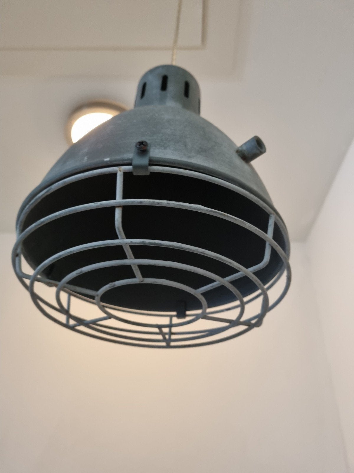 industriële hanglamp, Ophalen