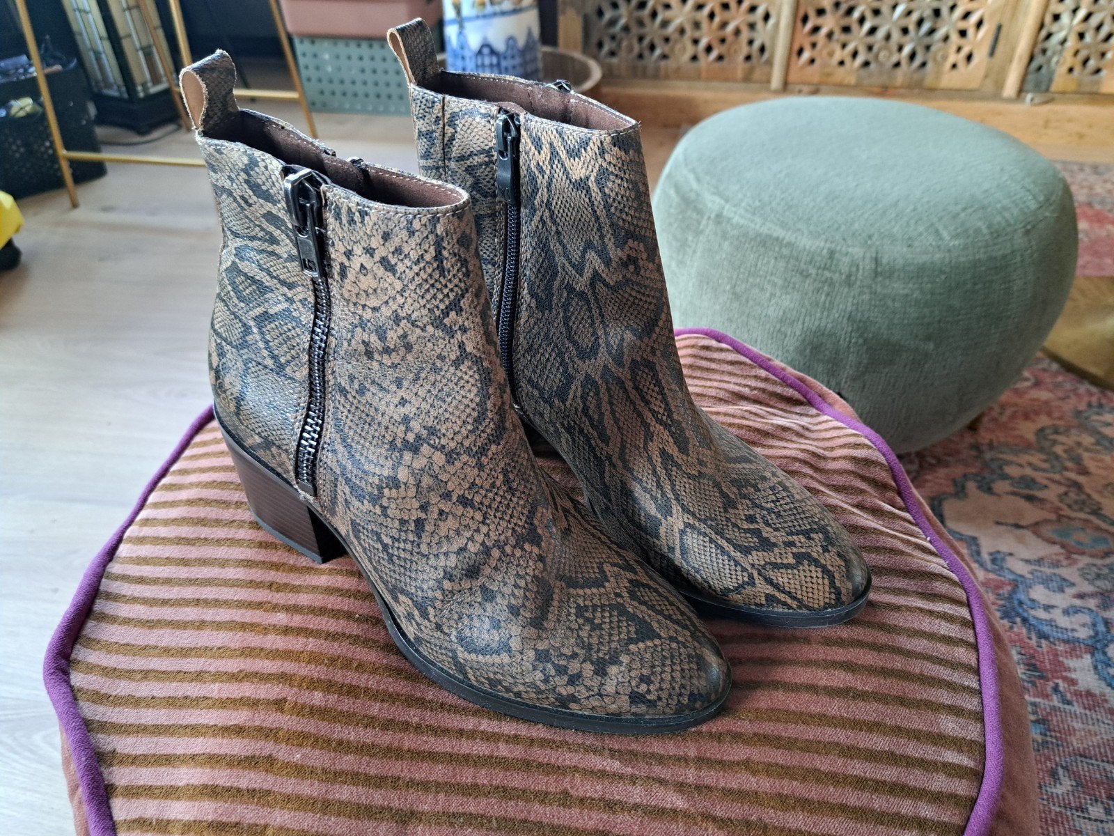 Laarzen, halfhoog, Caprice, 38, echt leer, taupe, als nieuw, Bruin, Lage of Enkellaarzen, Ophalen of Verzenden, Zo goed als nieuw