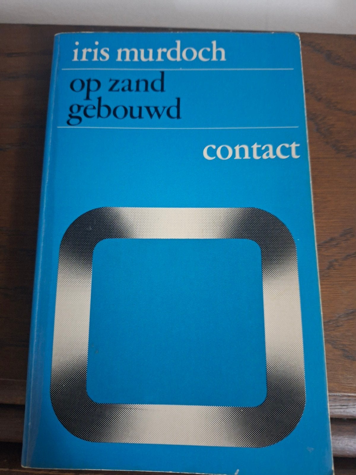 Iris Murdoch - Op Zand Gebouwd (Contact), Boeken, Ophalen of Verzenden, Gelezen, Iris Murdoch, Nederland