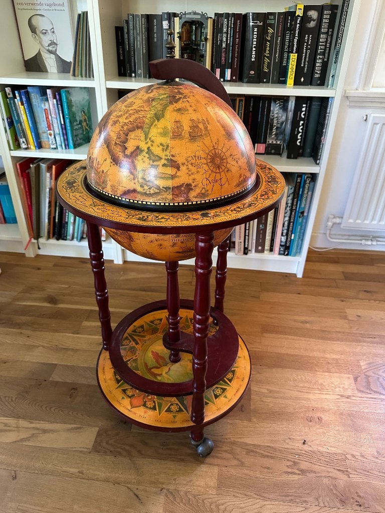 Antieke Globebar Wereldbol met Opbergruimte en Wieltjes, Huis en Inrichting, Woonaccessoires | Wereldbollen, Ophalen, Met opbergruimte