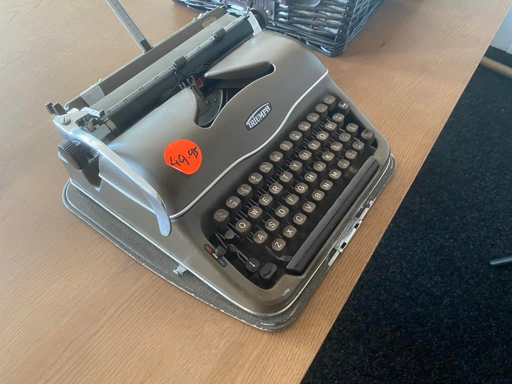 Typemachine werkt goed jaren 50/60 taupe zeer decoratief, Ophalen, Zo goed als nieuw