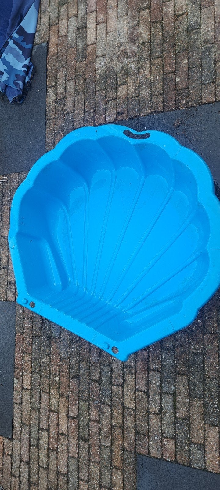 Een schelp kant, Ophalen
