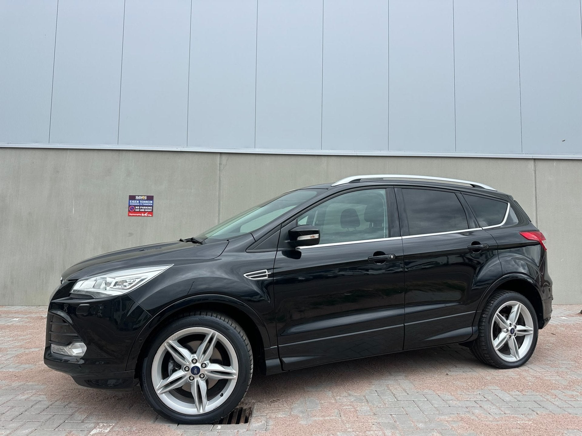 Ford Kuga 1.6 ST-Line 4WD Climate C, Cruise C, Panoramadak,, Auto's, Ford, Gebruikt, Zwart, 4 cilinders, Met garantie (alle)
