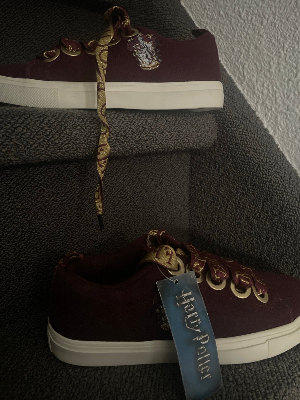 Harry Potter Gryffindor Sneakers - Nieuw met label, Kleding | Dames, Ophalen of Verzenden, Nieuw, Rood, Sneakers of Gympen