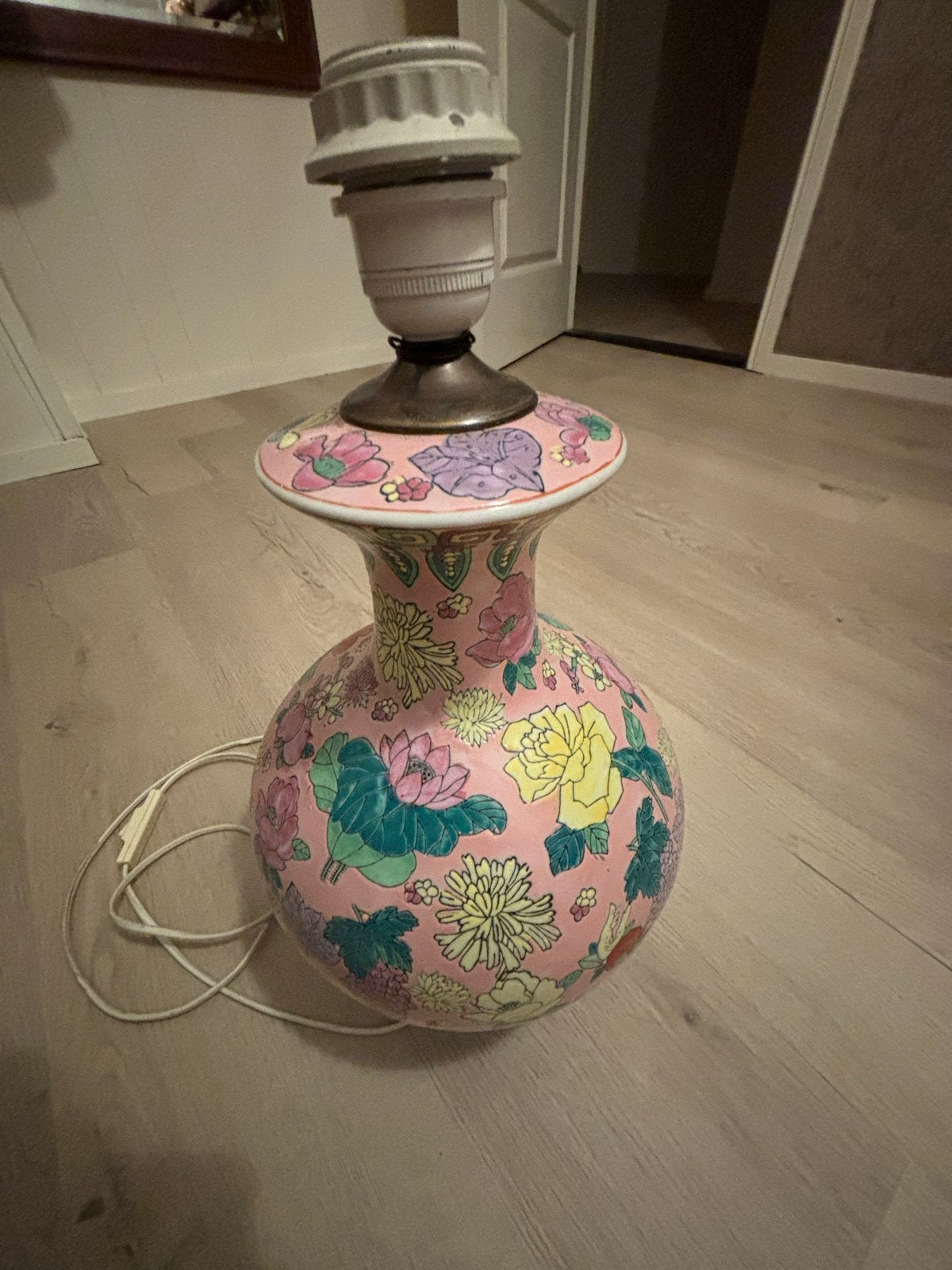 Vintage Roze Tafellamp met Bloemenpatroon, Gebruikt, Overige merken, Vintage, Keramiek