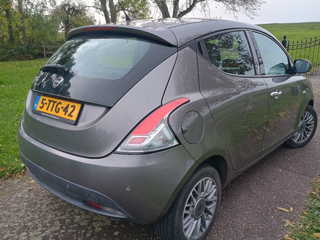 Lancia Ypsilon Twinair Turbo 85PK 2014 Grijs Nieuwe APK, Auto's, Voorwielaandrijving, Dealer onderhouden, Stof, Origineel Nederlands