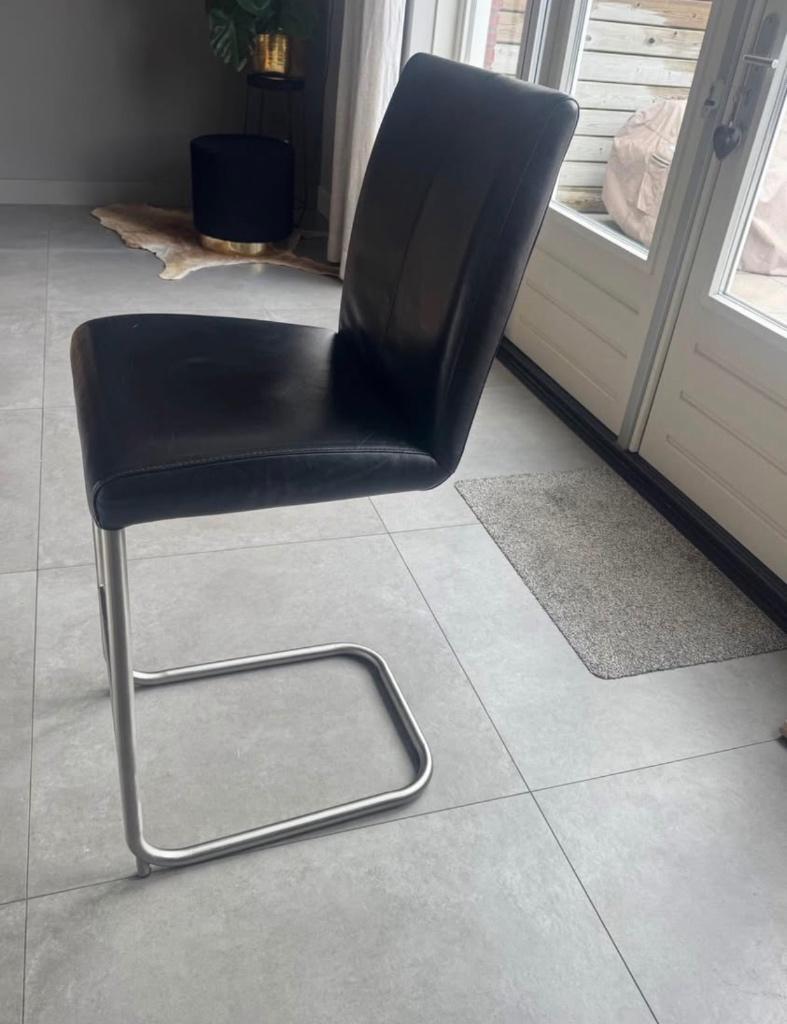 2 leren barkrukken, Ophalen, Gebruikt, Met voetsteun, 60 tot 90 cm