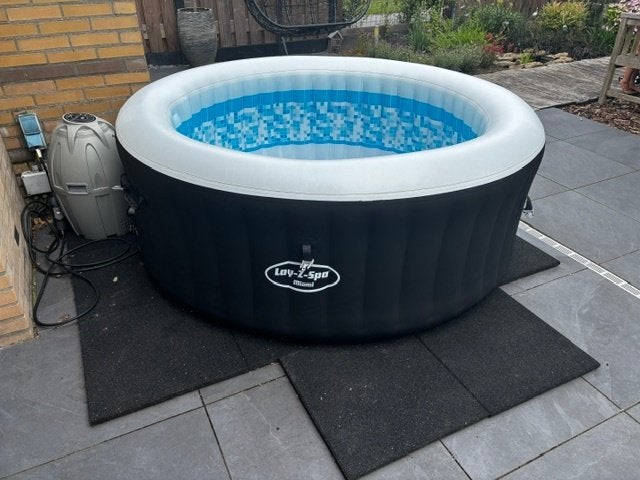 Bestway Lay-Z-Spa - 4 persoons jacuzzi, Ophalen, Gebruikt, Filter, Opblaasbaar