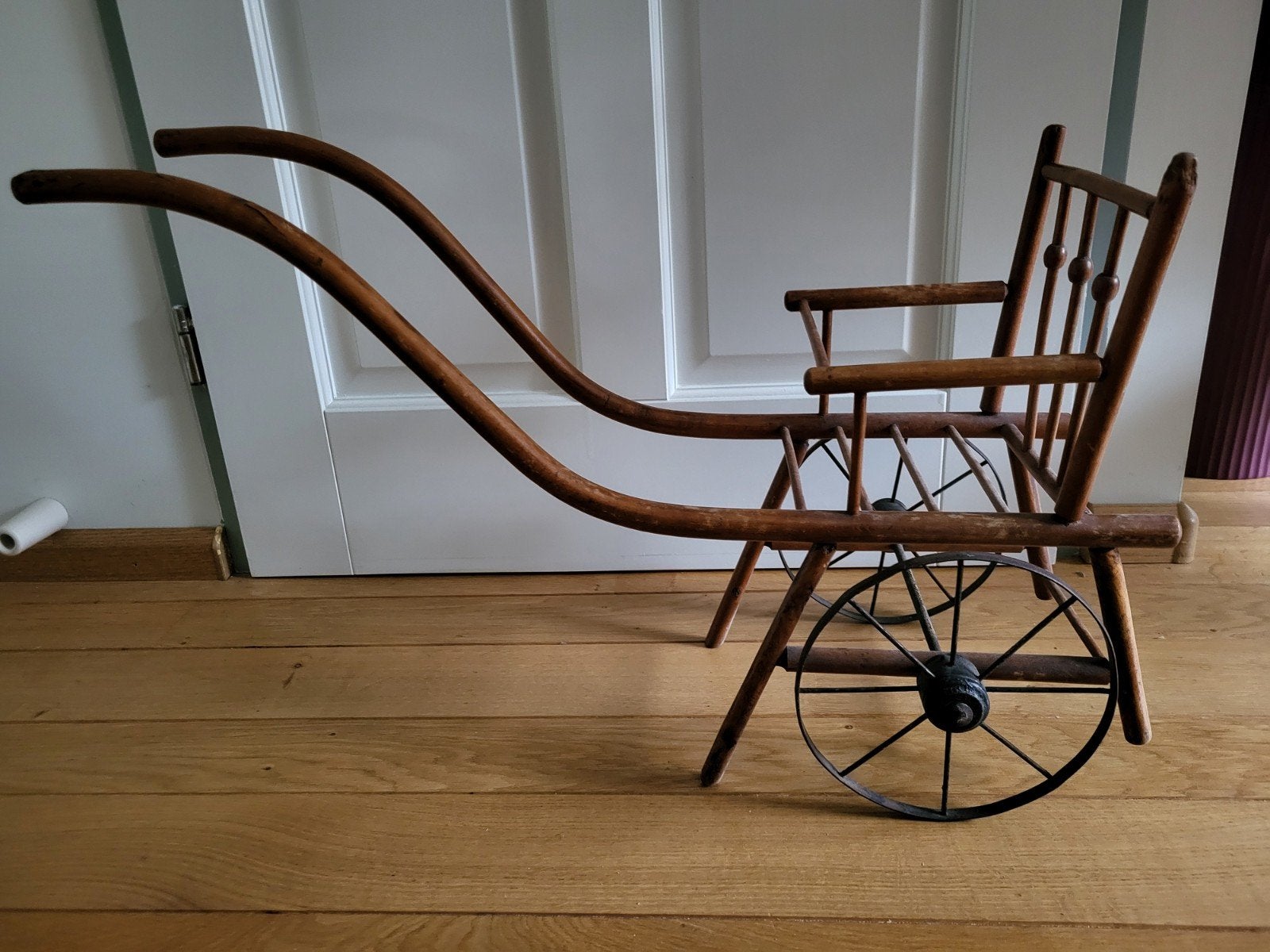 antieke poppenwagen 73cm L x 32cm br x 44cm hoogg, Ophalen