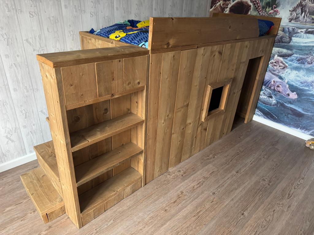 Unieke hoogslaper te koop (reeds gedemonteerd), Kinderen en Baby's, Kinderkamer | Stapelbedden en Hoogslapers, Ophalen, Zo goed als nieuw