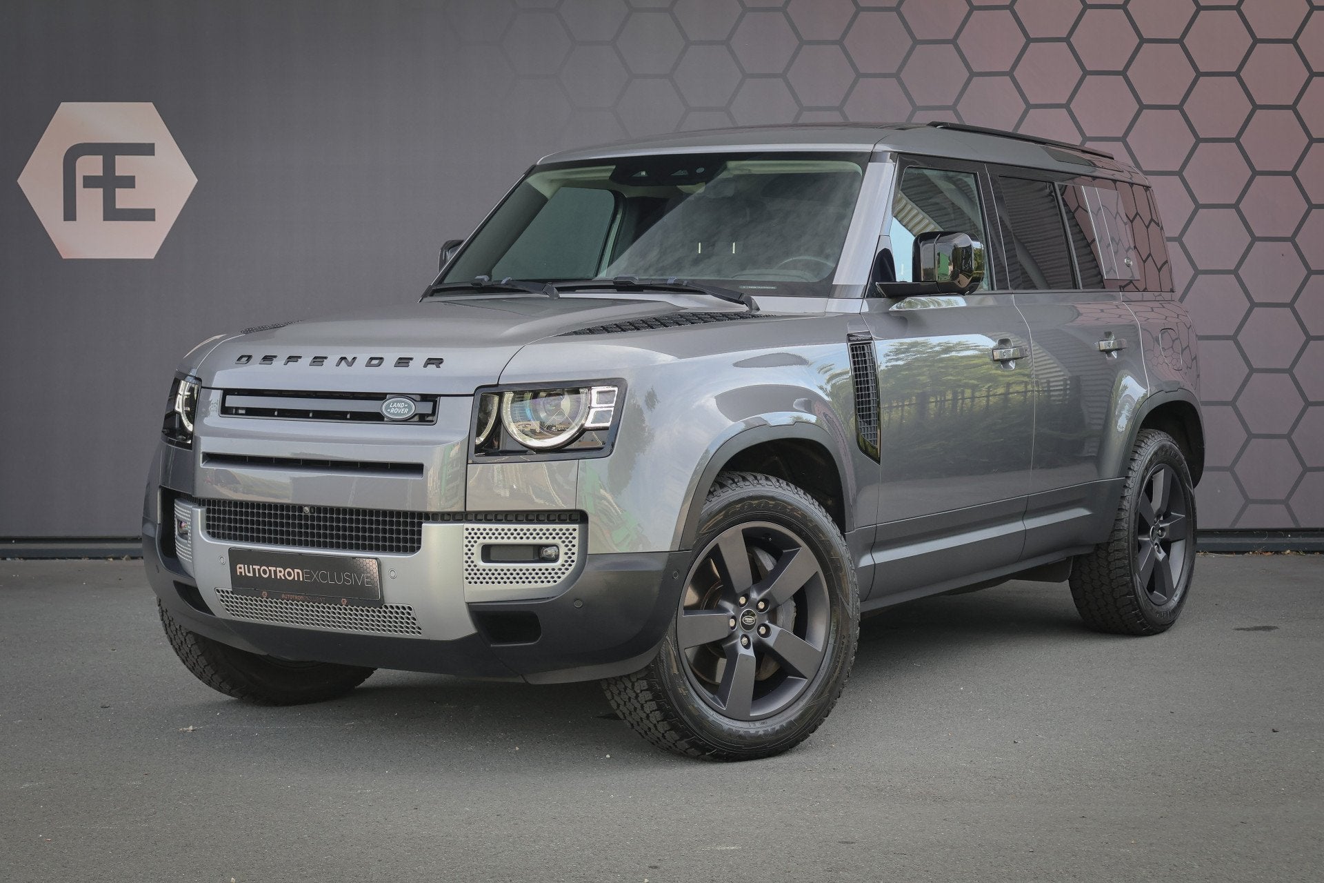 Land Rover Defender 110 P400e | PANORAMADAK | STOELVERWARMIN, Auto's, Land Rover, Automaat, Gebruikt, Zwart, 4 cilinders
