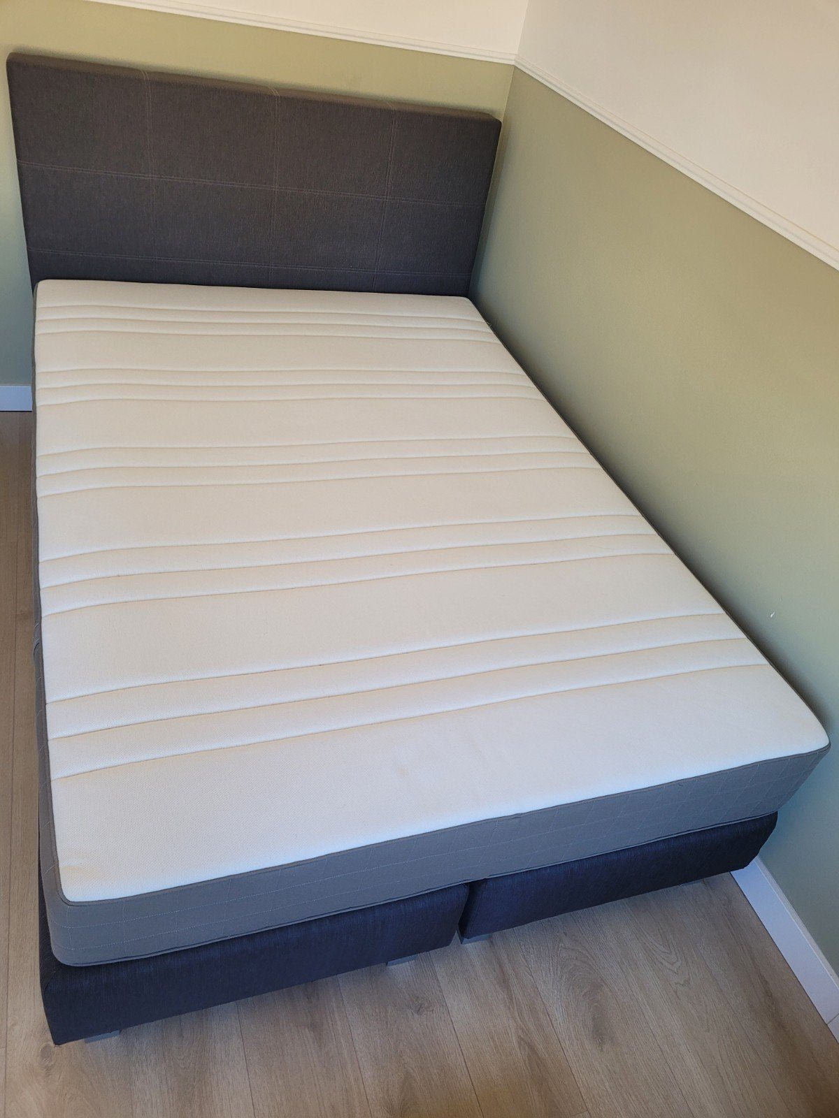 Boxspring 140x200cm met Ikea matras, Ophalen, Gebruikt, 140 cm, Twijfelaar