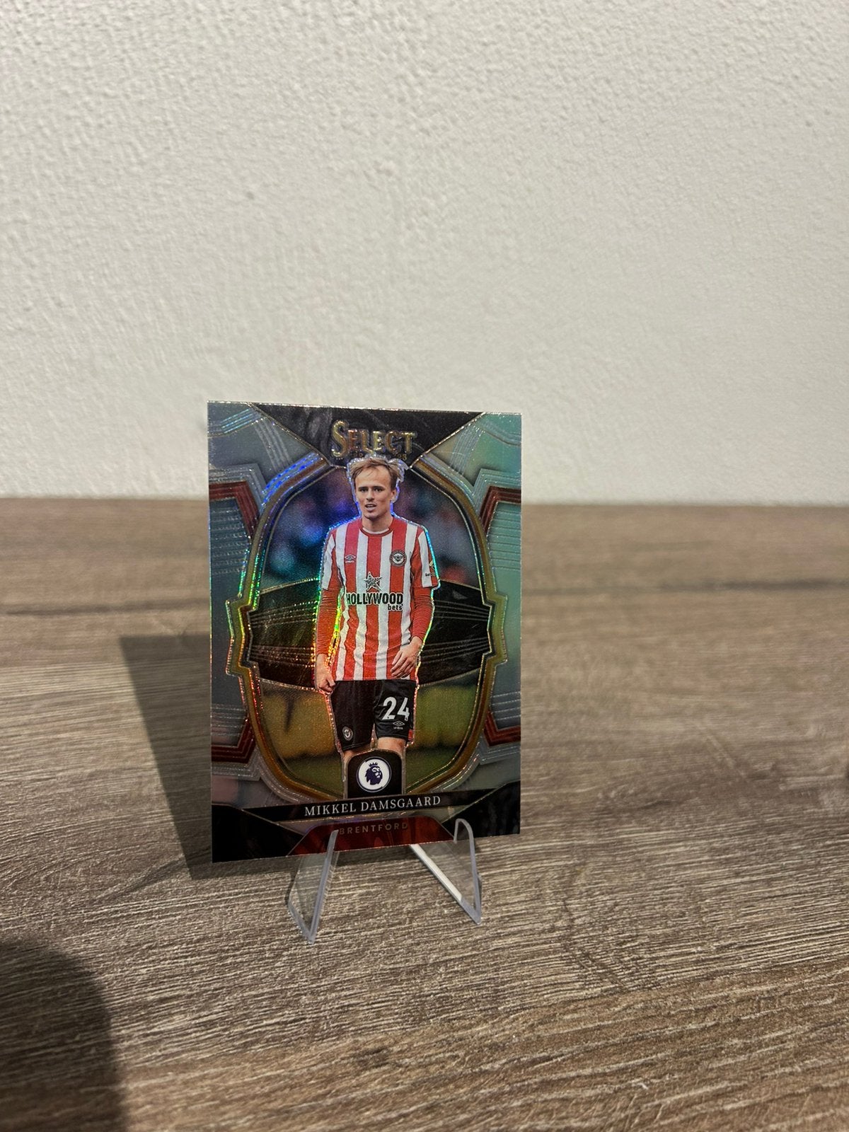 Mikkel Damsgaard 2022-23 Panini Select PL #17 Silver Prizm, Ophalen of Verzenden, Zo goed als nieuw, Buitenlandse clubs, Poster, Plaatje of Sticker