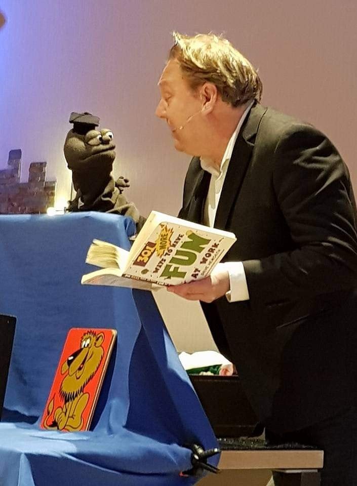 “Uniek Sinterklaas voorprogramma – Goochelen & Poppentheater, Ophalen of Verzenden