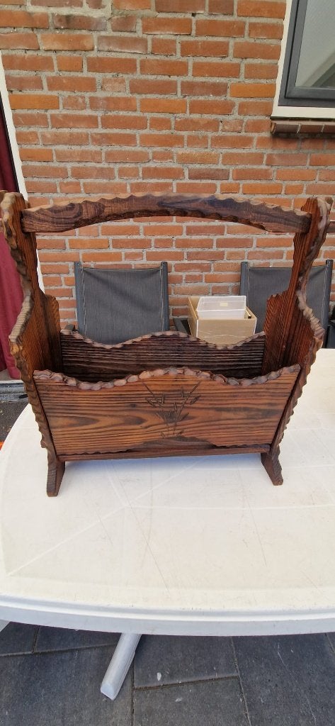 Vintage lectuur bak / eiken kranten bak, Huis en Inrichting, Woonaccessoires | Krantenbakken en Lectuurbakken, Ophalen