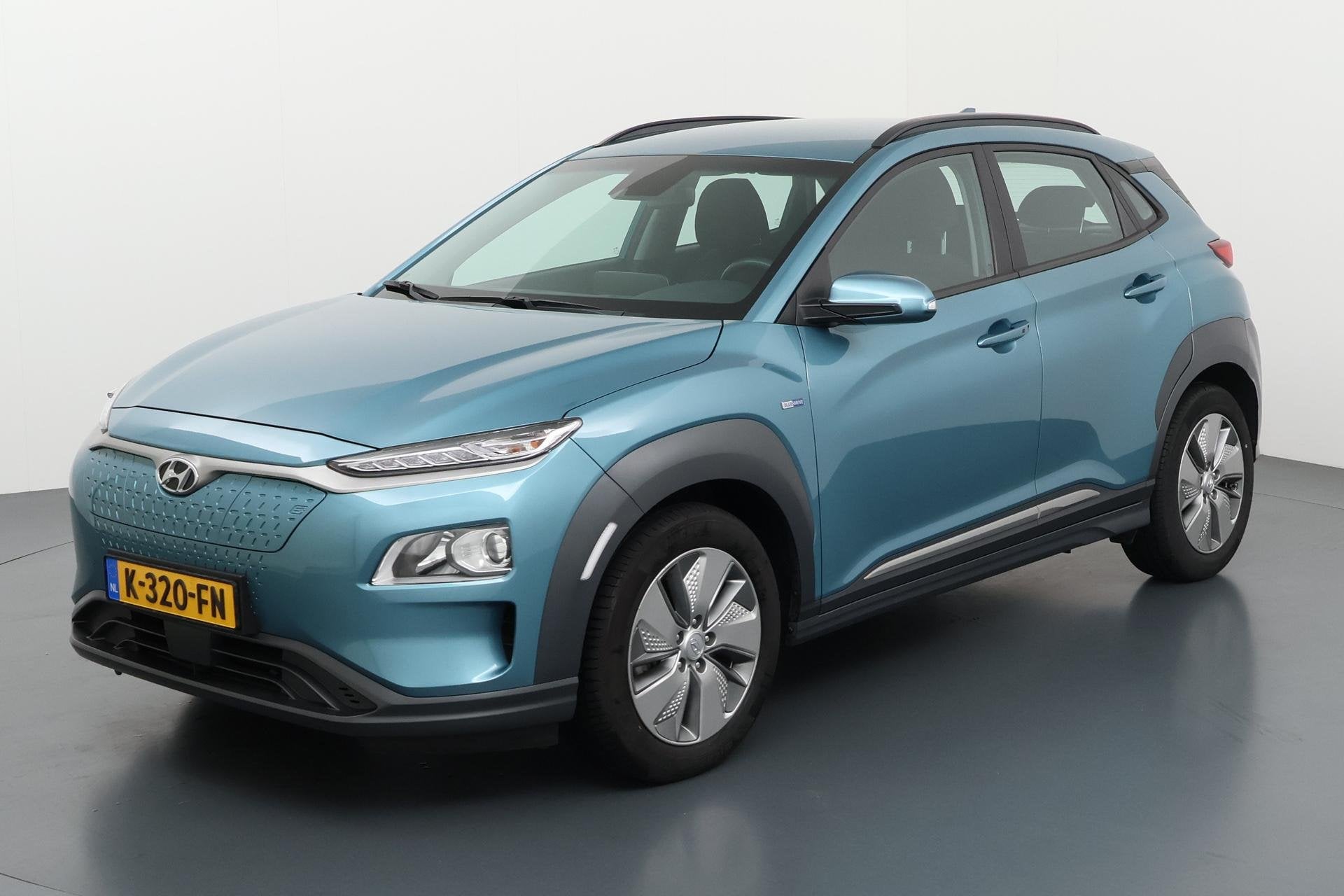 Hyundai Kona EV Comfort 64 kWh Elektrisch rijden zonder conc, Auto's, Stof, Gebruikt, Blauw, Origineel Nederlands