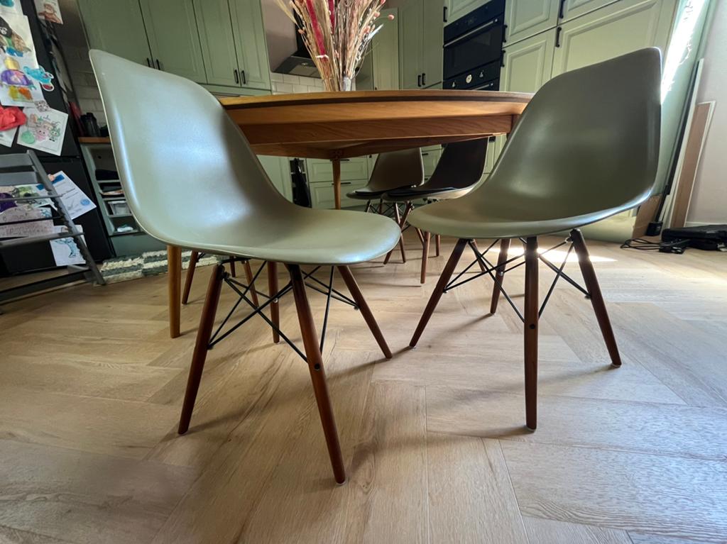 Set van 4 eetkamerstoelen type DSW groen, Ophalen, Kunststof, Gebruikt, Overige kleuren
