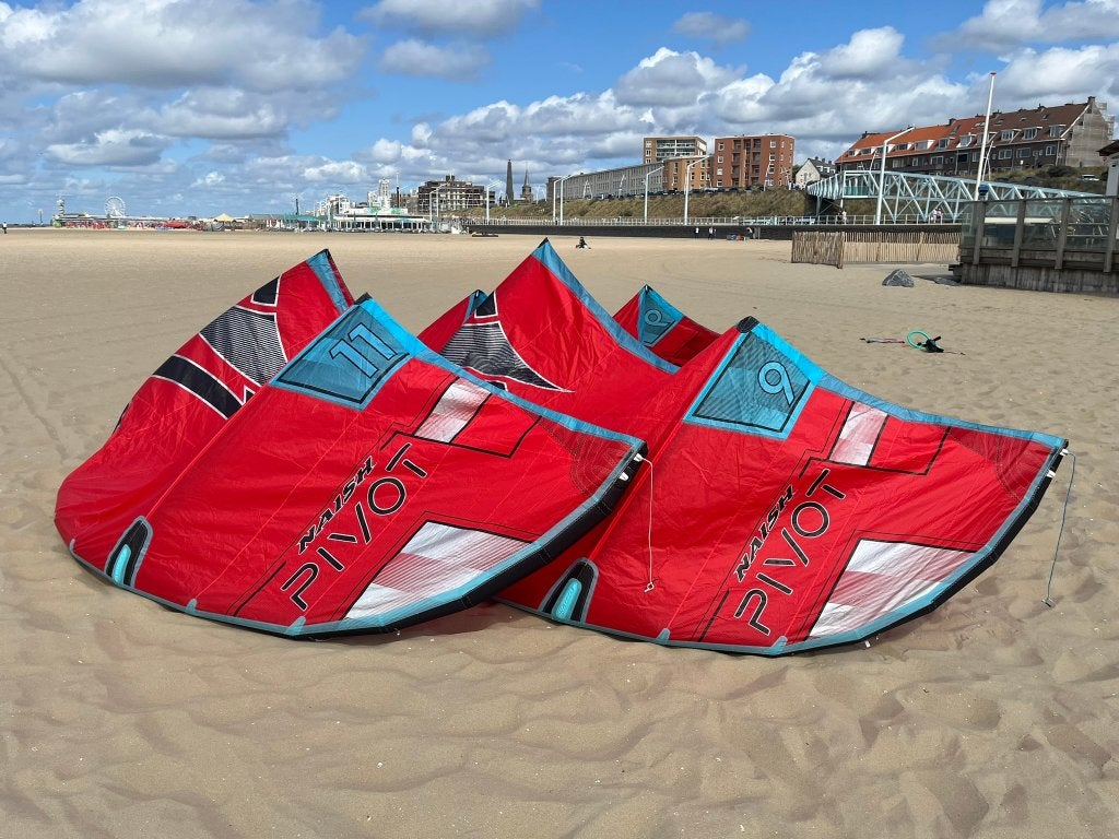 Naish Pivot 2024 Set (9m + 11m) + Torque 3 Bar & Pomp ZGAN!, Watersport en Boten, Kitesurfen, Kitesurf-set, 9 m², Geen board, Ophalen of Verzenden