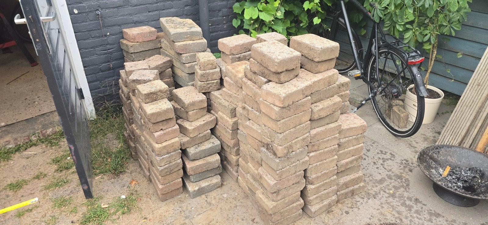 Gratis af te halen: circa 200+ betonstenen 14x21x7 cm, Doe-het-zelf en Verbouw, Metselstenen, Ophalen of Verzenden