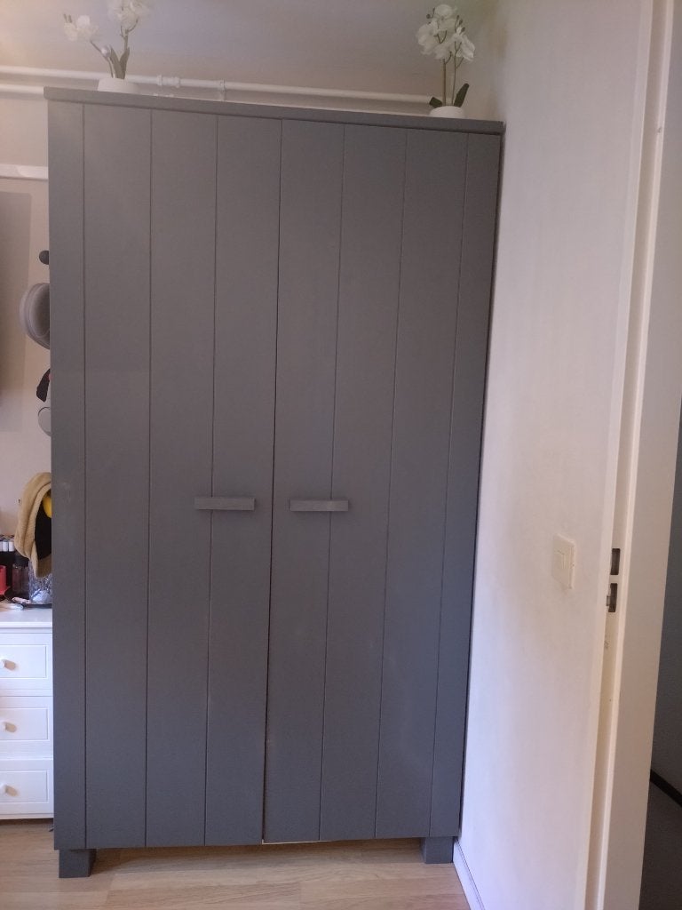 Kleding kast Woood en bureau tafel