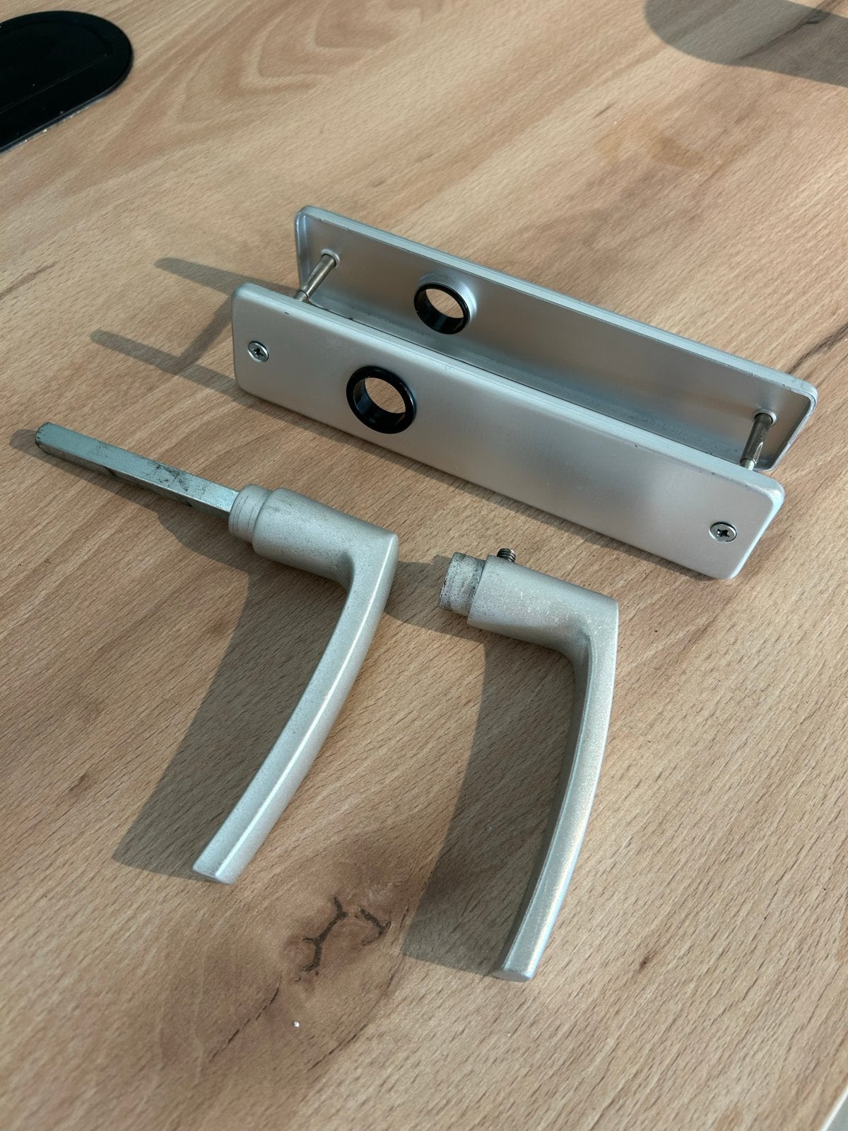 Complete deurklink met schilden – aluminium/zilver”., Ophalen of Verzenden, Gebruikt, Overige materialen, Klink of Kruk
