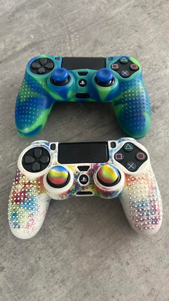 2 controllers playstation 4 origineel sony met hoesjes, Ophalen of Verzenden, Zo goed als nieuw, Controller, PlayStation 4