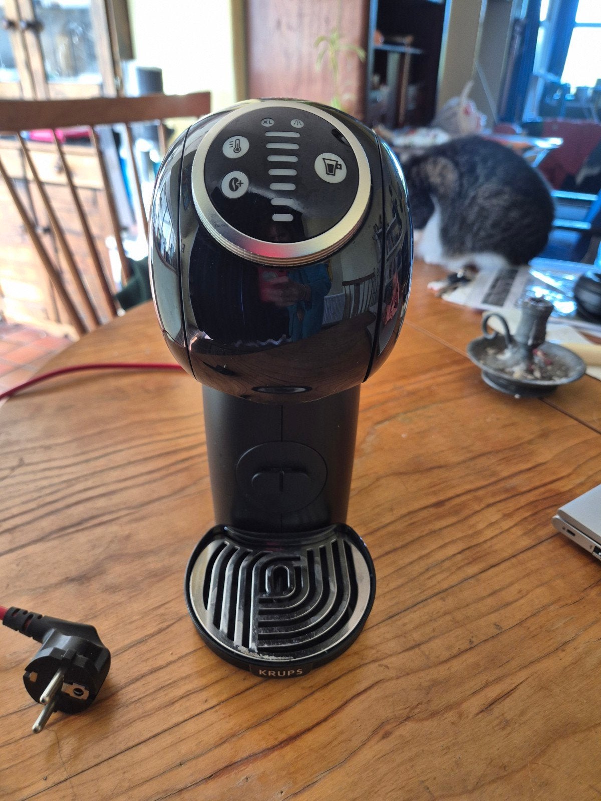 Nescafé Dolce Gusto Genio S Plus Koffiecupmachine, Gebruikt, Koffiemachine, Ophalen of Verzenden, Koffiepads en cups