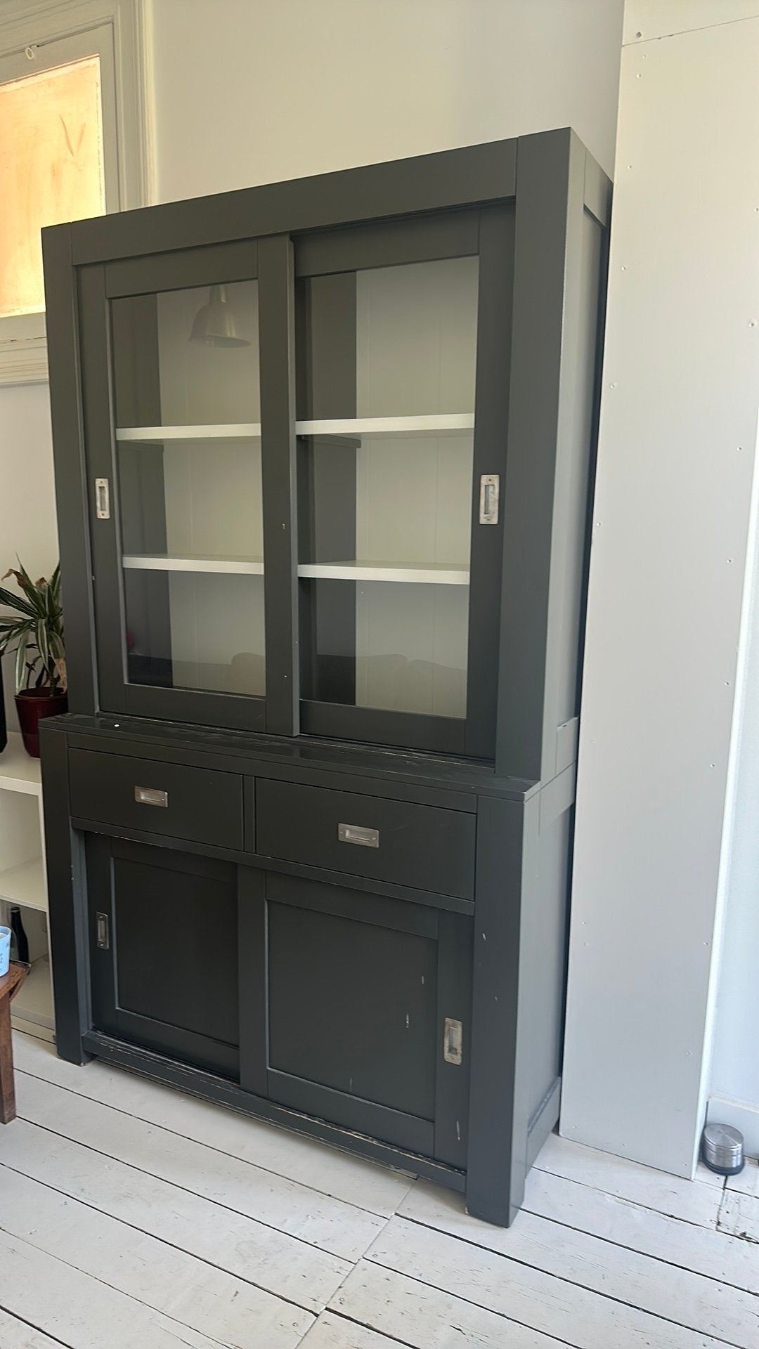 GRATIS donkergrijze buffetkast, Huis en Inrichting, Kasten | Buffetkasten, Gebruikt, 200 cm of meer, 100 tot 150 cm, 25 tot 50 cm