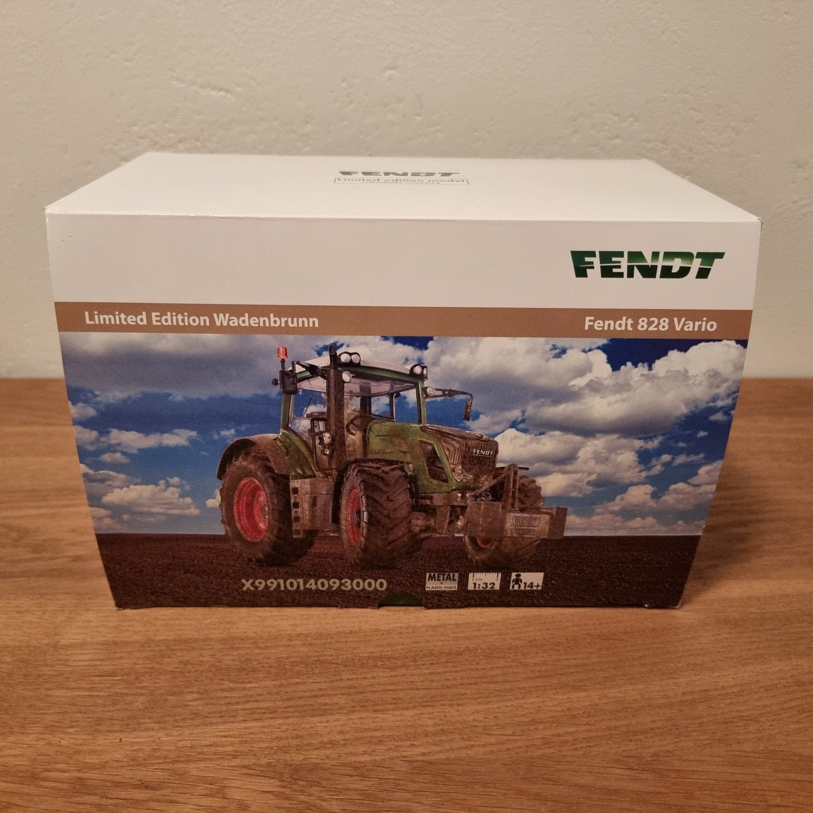 Fendt 828 Vario Wadenbrunn Wiking, Hobby en Vrije tijd, Modelauto's | 1:32, Ophalen of Verzenden, Nieuw, Tractor of Landbouw, Overige merken