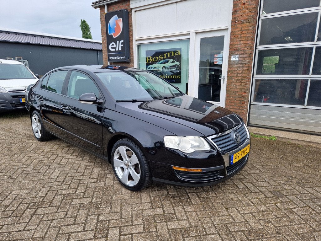 Volkswagen Passat 1.6 FSi "Trendline" Cruise - Clima - Trekh, Stof, Gebruikt, Zwart, 4 cilinders
