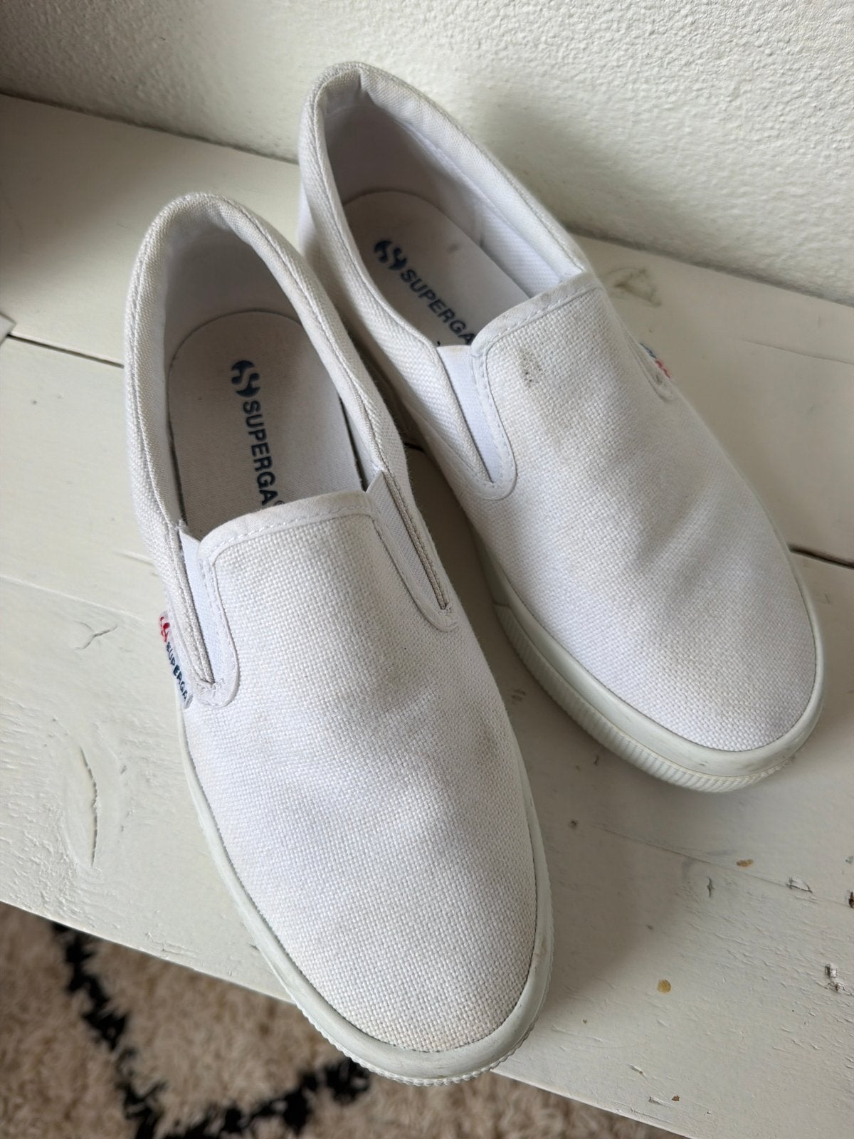 Superga Sneakers - Zo goed als nieuw, Kleding | Dames, Schoenen, Ophalen, Zo goed als nieuw, Wit, Sneakers of Gympen