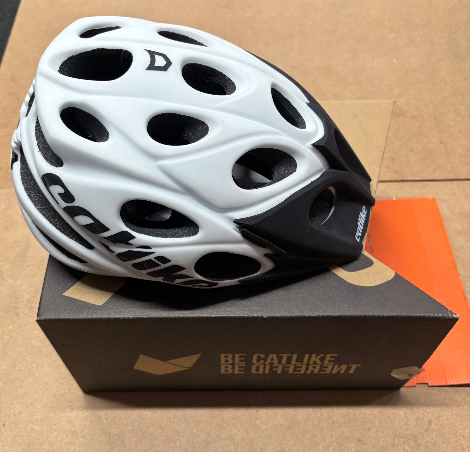 Catlike fietshelm, Ophalen of Verzenden, Zo goed als nieuw, M
