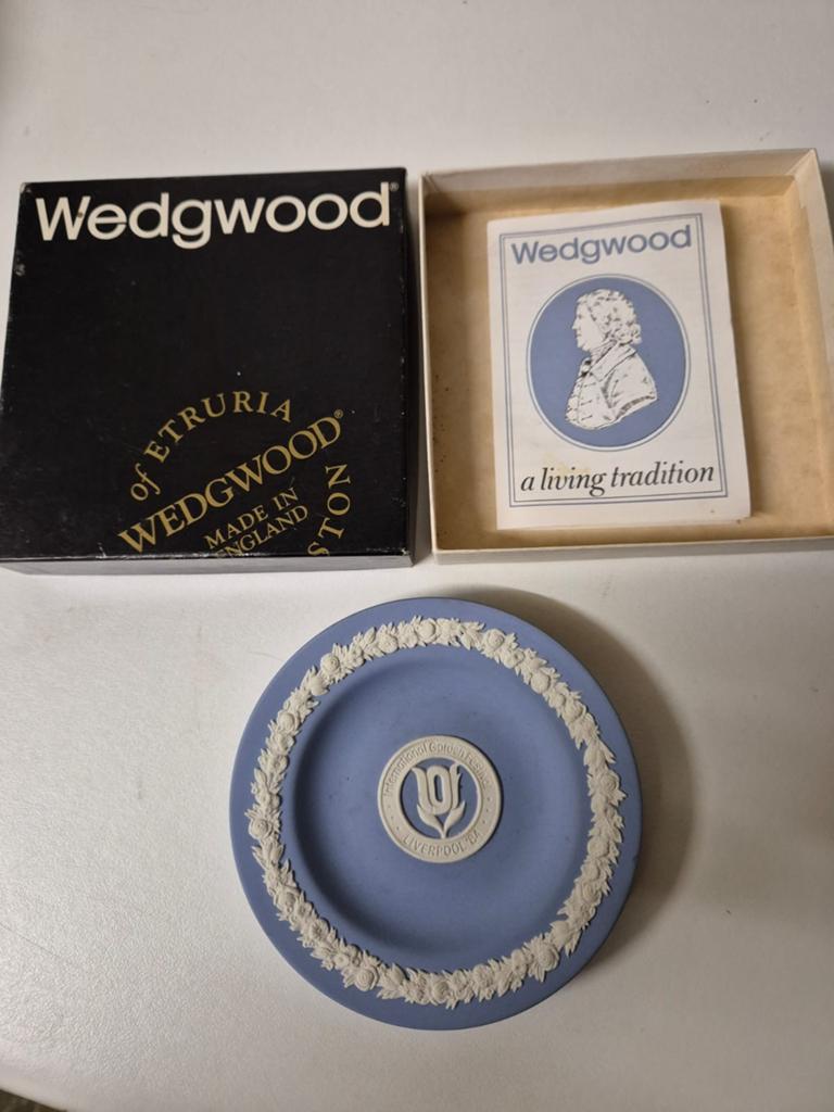 Wedgwood schoteltje IZGST NOSTALGIE, Antiek en Kunst, Ophalen of Verzenden