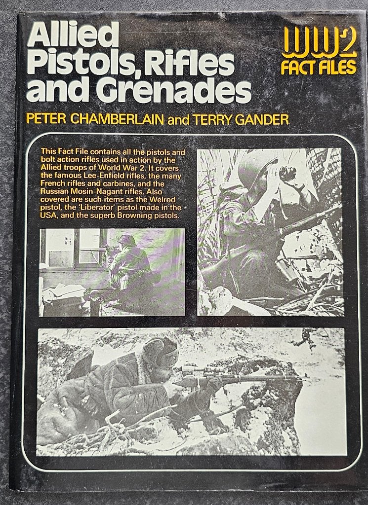 Boek Alied, Pistols and Grenades WW2, Ophalen of Verzenden, Tweede Wereldoorlog, Zo goed als nieuw, Landmacht
