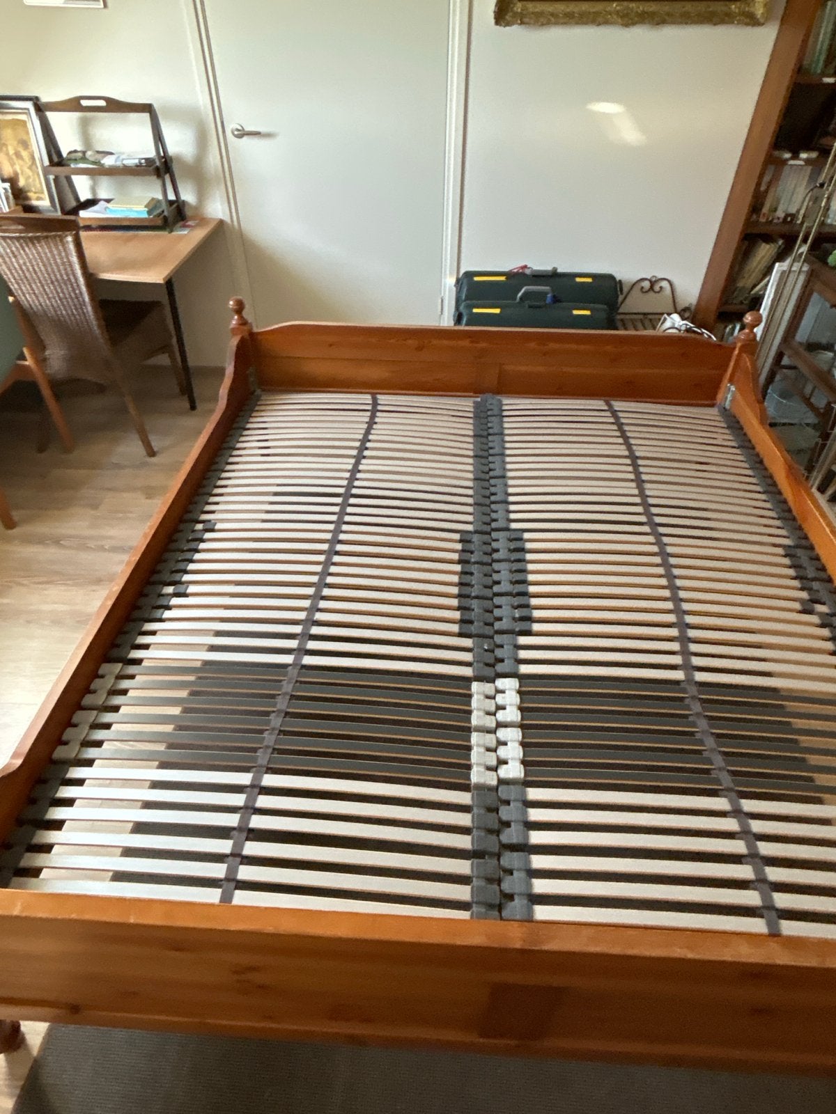 Houten ledikant 180x200 met 2 lattenbodems, Gebruikt, Tweepersoons, Ophalen of Verzenden, 180 cm