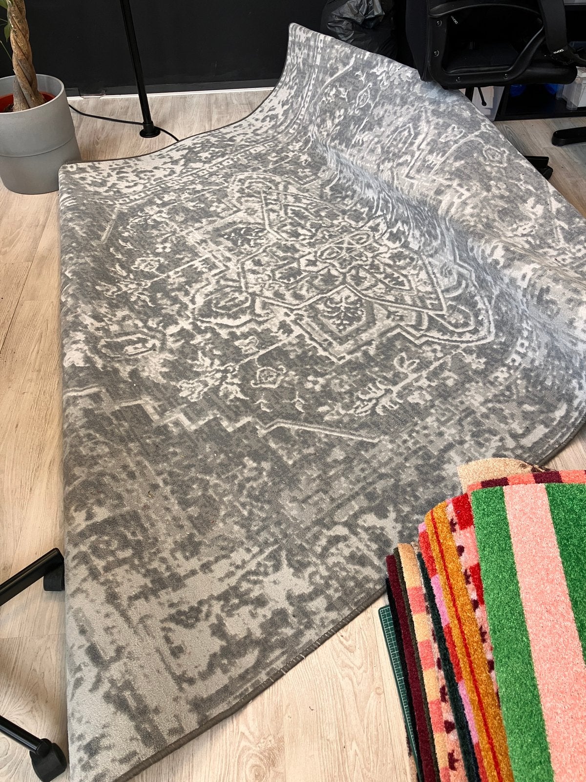 Tapijt 200 x 300 grijs vintage-look, Ophalen, 200 cm of meer, Zo goed als nieuw, Grijs
