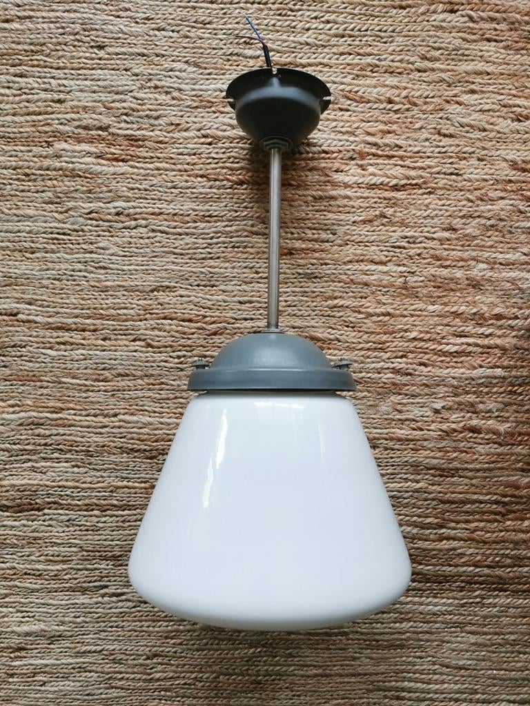 Vintage industriële opaalglazen schoollamp, Huis en Inrichting, Ophalen