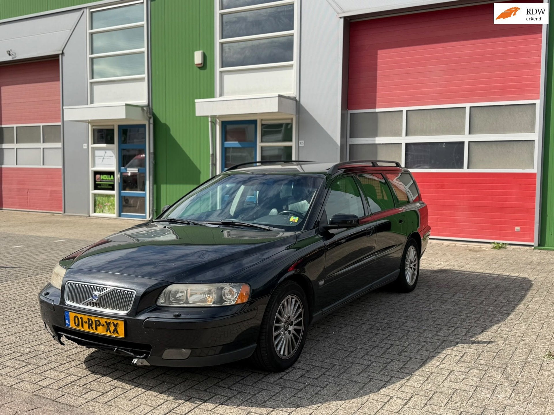 Volvo V70 2.4D Momentum, Leder en Stof, Diesel, 2401 cc, 750 kg