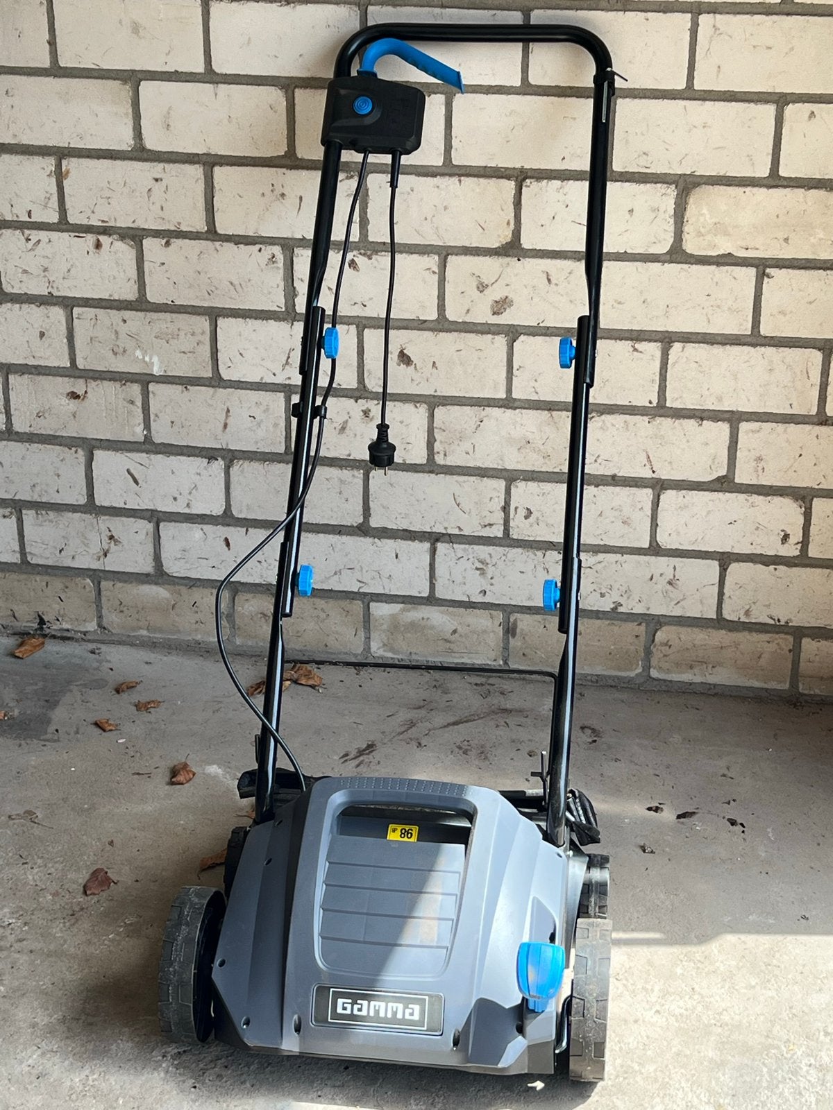 Gamma elektrische verticuteermachine 1500W zo goed als nieuw, Ophalen, Cirkelmaaier, Elektrische grasmaaier, Nieuw