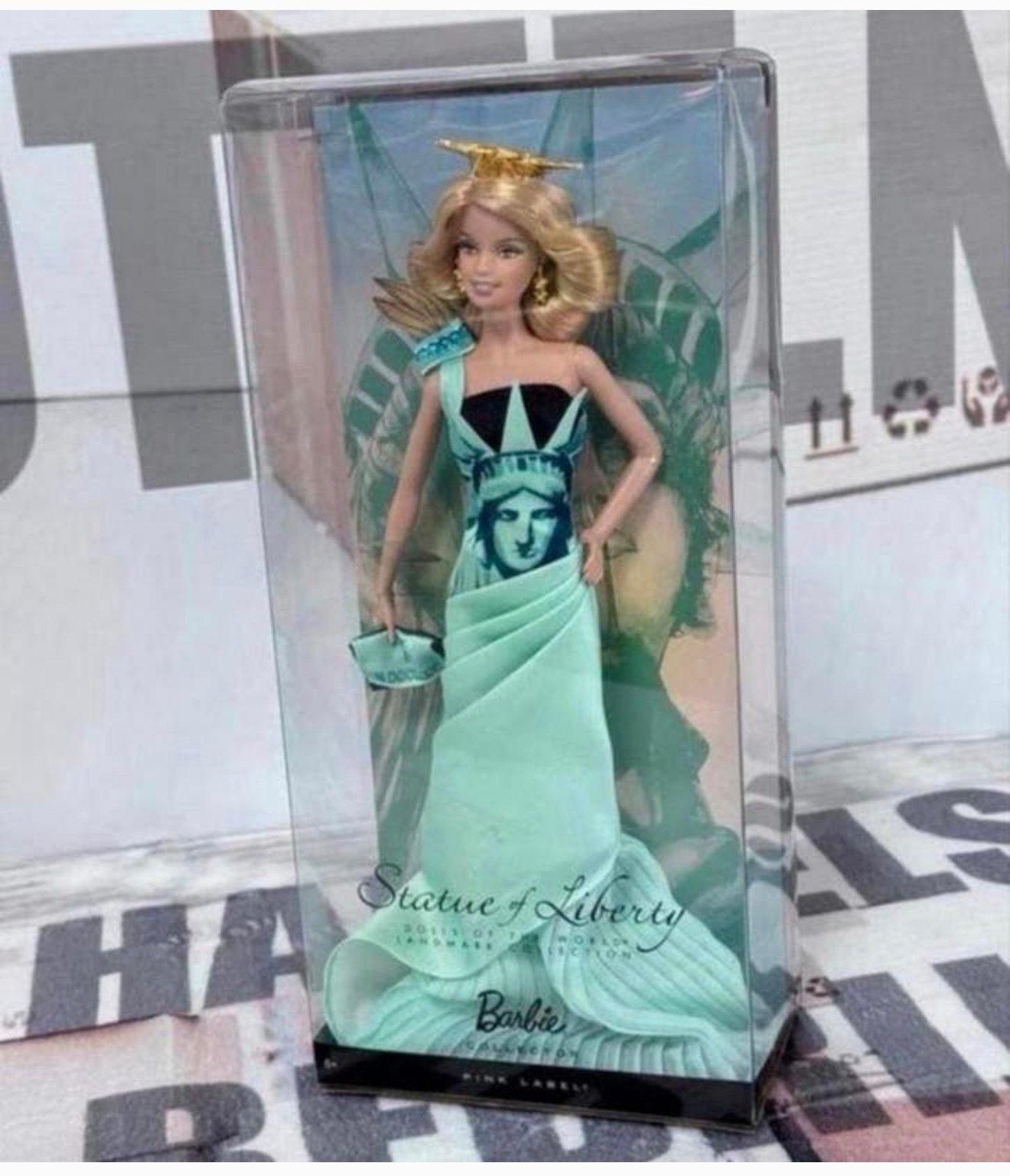 Statue of Liberty BARBIE Landmark Dolls Lady Collector NIEUW, Verzamelen, Poppen, Fashion Doll, Nieuw, Ophalen of Verzenden, H