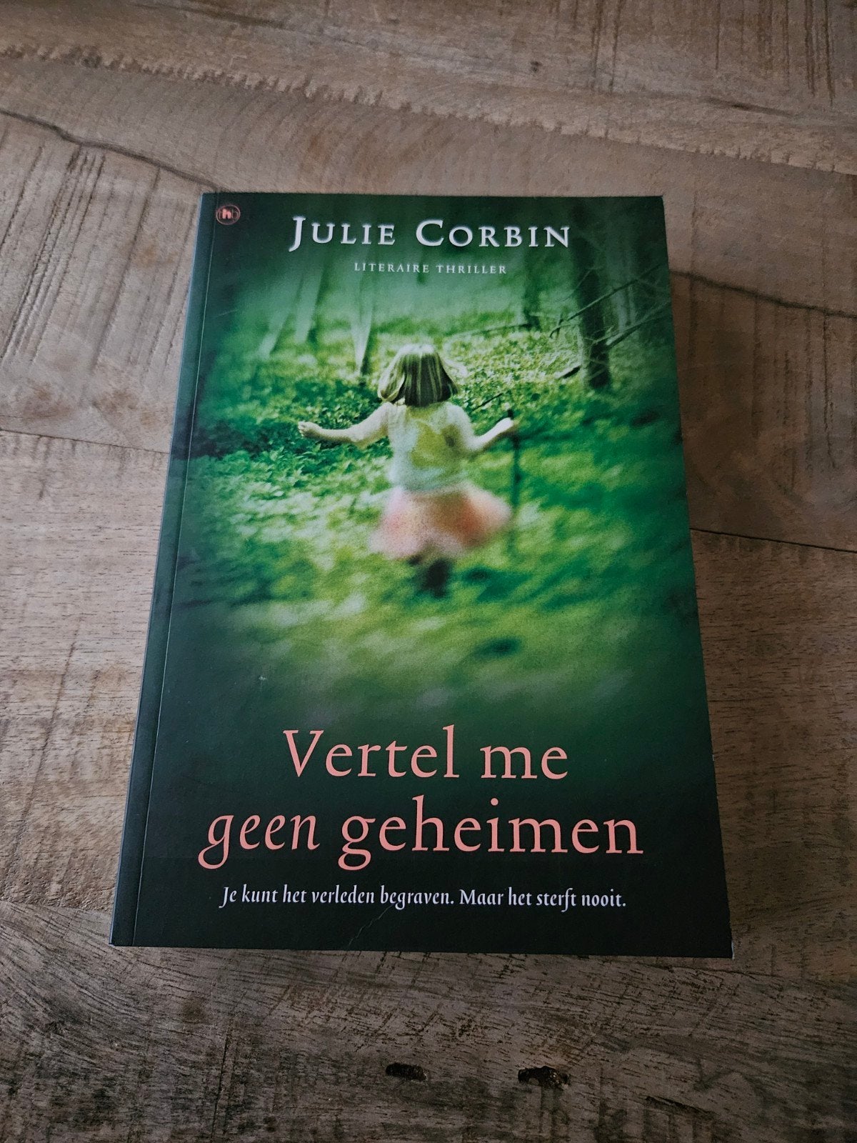 Vertel me geen geheimen - Julie Corbin (Literaire thriller), Ophalen of Verzenden, Nieuw, Julie Corbin, Europa overig