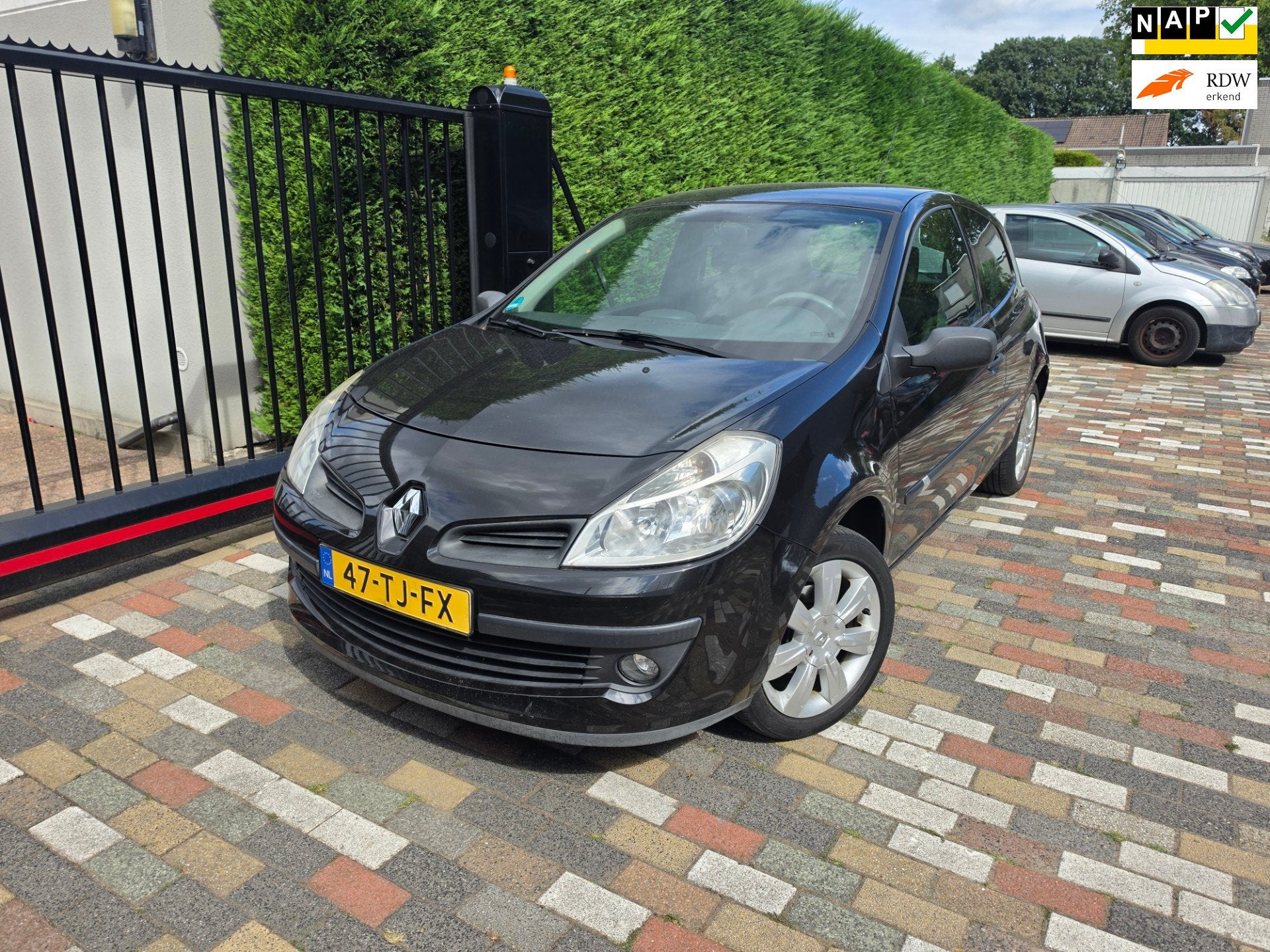 Renault Clio 1.4-16V Expression 2006 Airco Trekhaak, Auto's, Renault, Voorwielaandrijving, Gebruikt, 4 cilinders, Handgeschakeld
