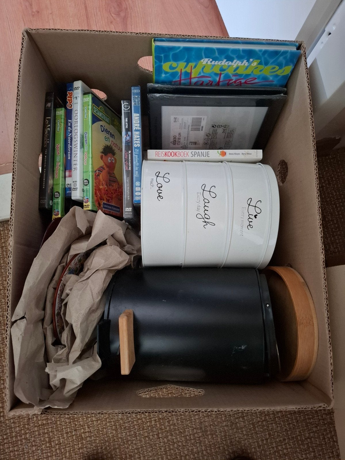 Doos met goede spullen voor rommelmarkt, Diversen, Rommelmarktspullen, Ophalen