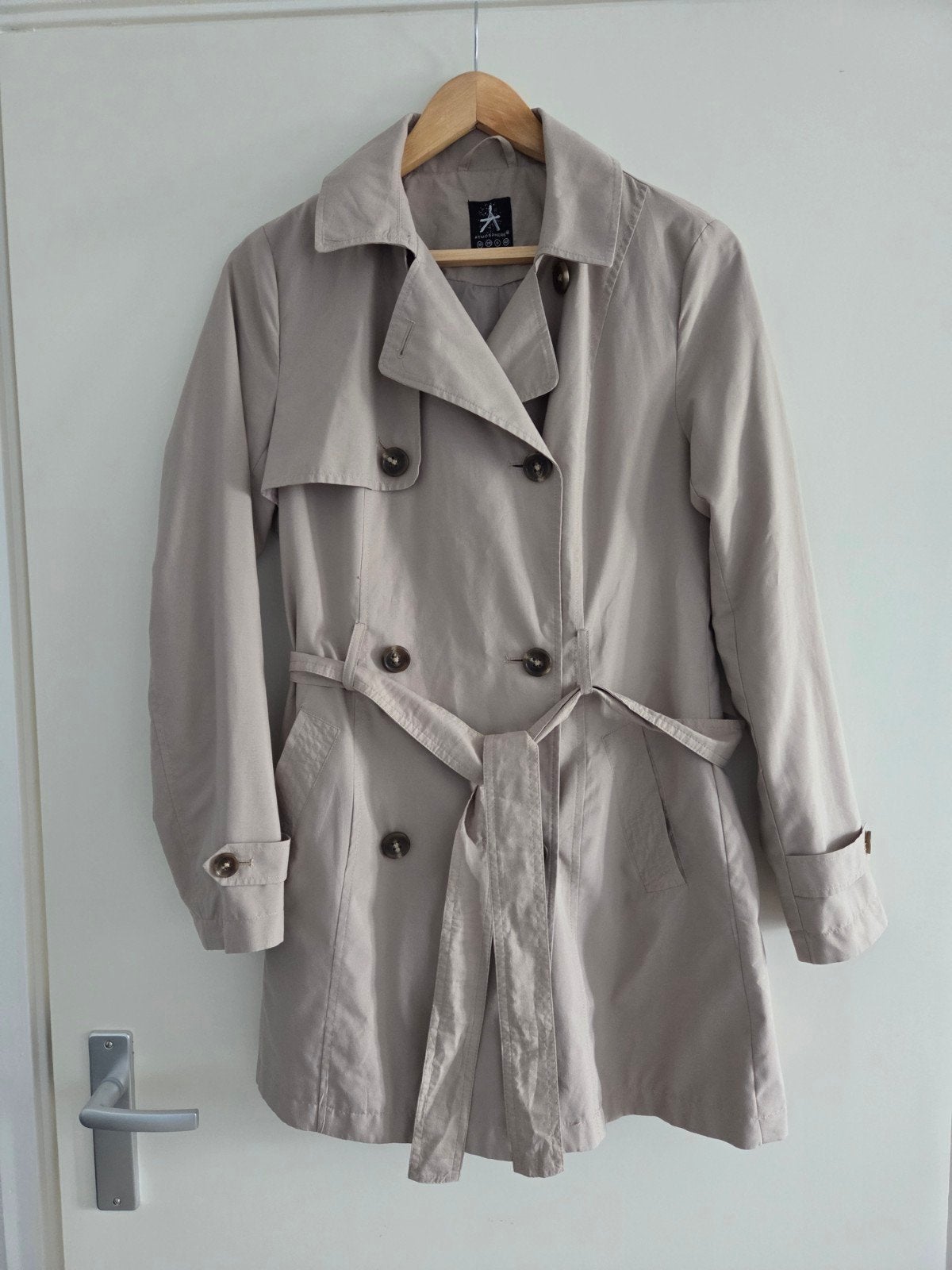 Trenchcoat lange jas tussenjas maat M Atmosphere, Kleding | Dames, Maat 38/40 (M), Atmosphere, Beige, Ophalen of Verzenden