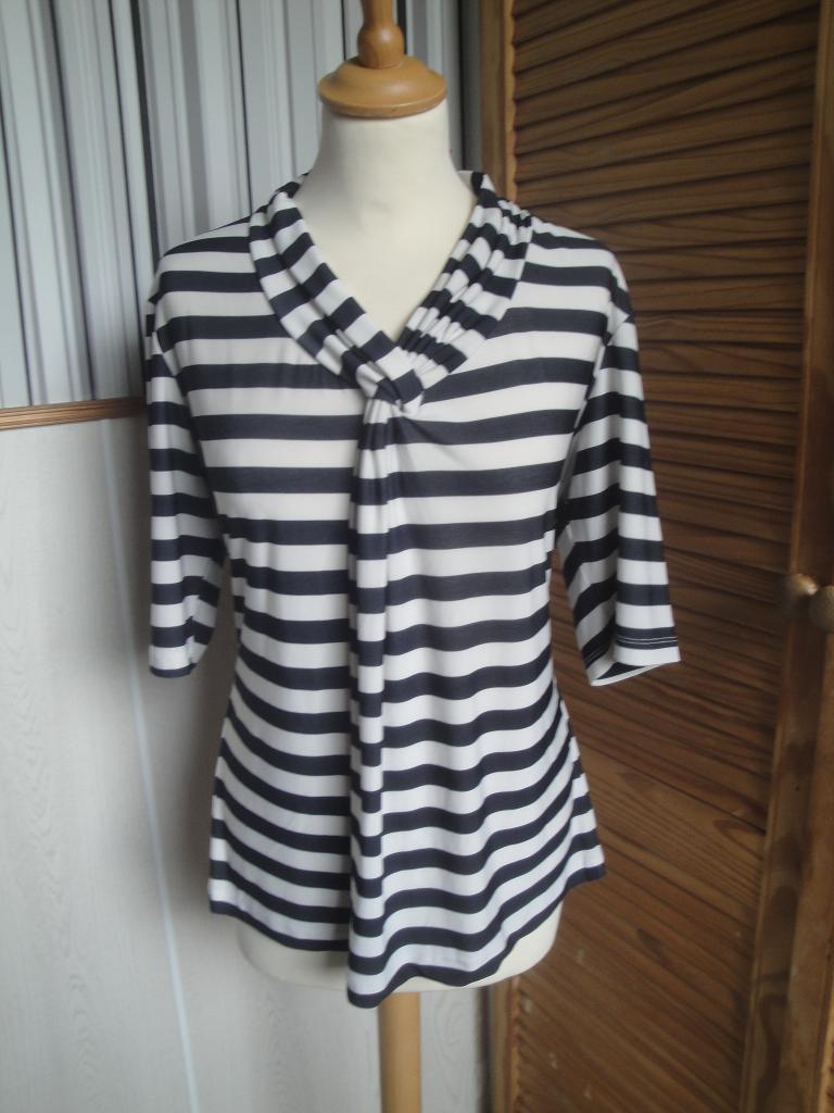 Blauw/offwhite top QUESTION maat 46, Blauw, Maat 46/48 (XL) of groter, Ophalen of Verzenden, Zo goed als nieuw