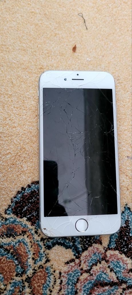 iPhone 6S - Gebroken scherm - Voor onderdelen of reparatie, Telecommunicatie, Mobiele telefoons | Apple iPhone, Ophalen of Verzenden