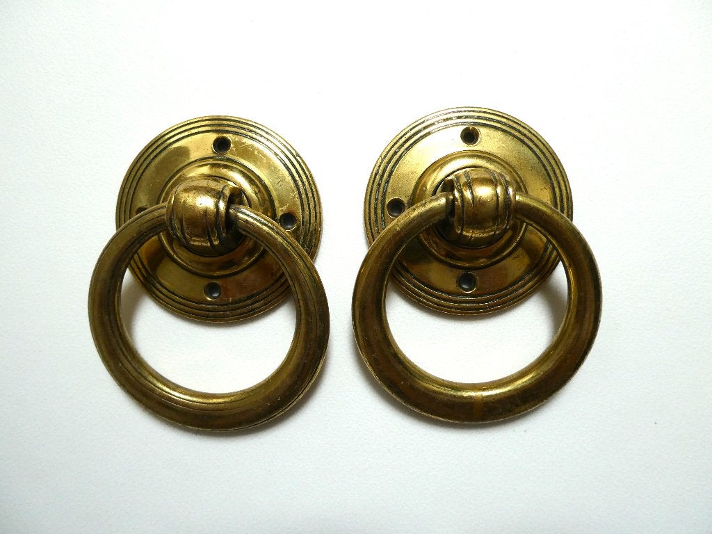 2 Grote antieke messing ringgrepen kastbeslag handgreep, Antiek en Kunst, Ophalen of Verzenden